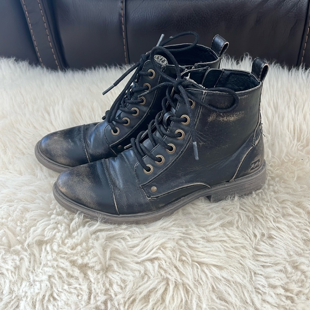 Billabong black ankle boots